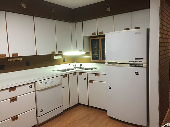 Kitchen DBLsink/refr/tr disp