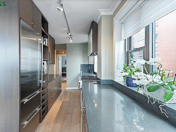 4th image of 55 E End Ave #12DD