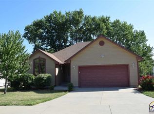 3716 SW Brook Lawn Cir, Topeka, KS 66610