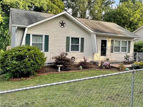 422 Spruce Street Ext, Wilkesboro, NC 28697