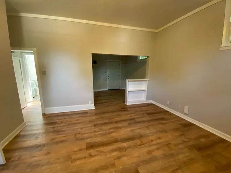 1008 Benning St — Photo 11
