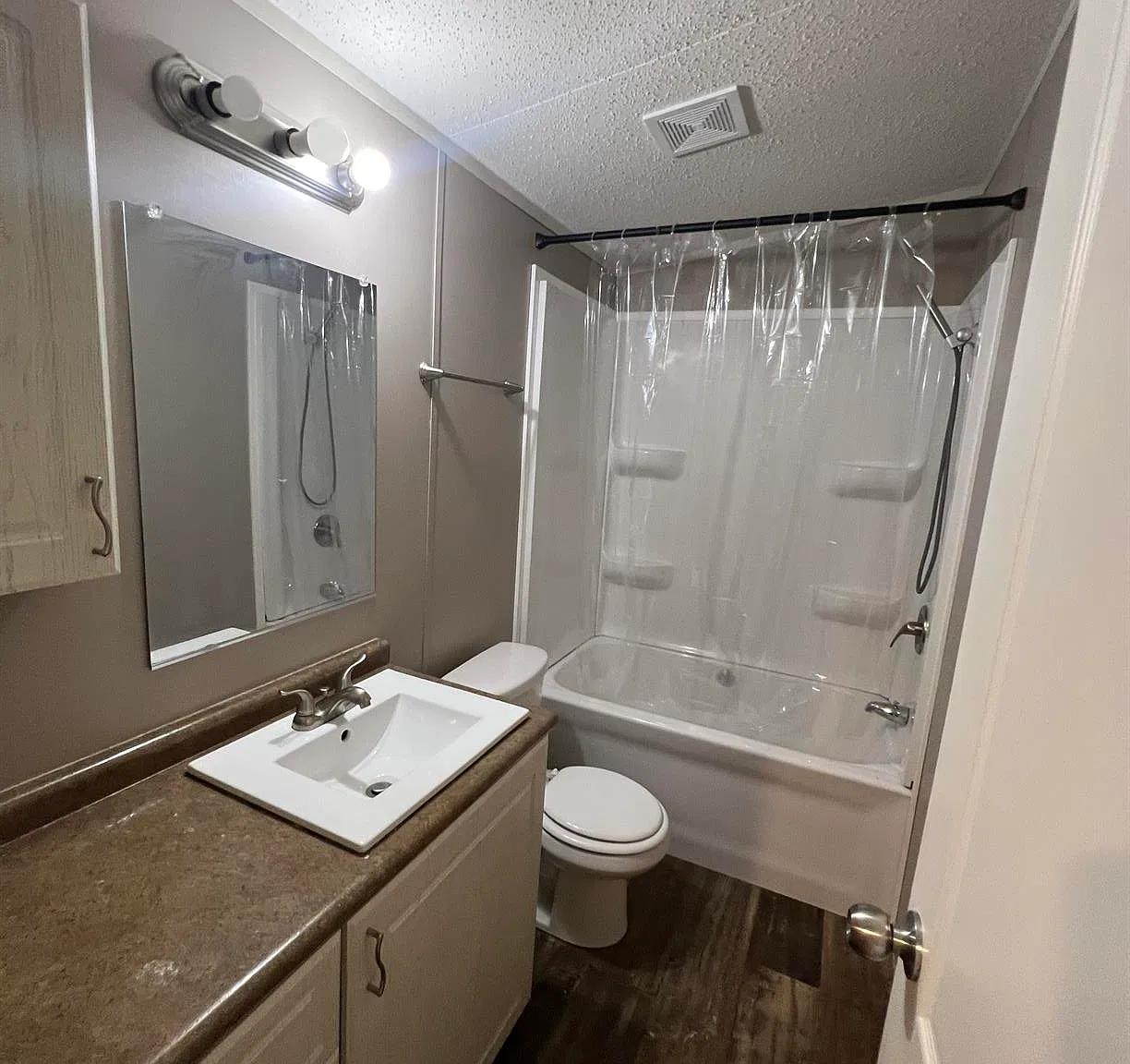 106 Woodlawn Dr — Photo 3