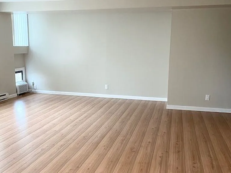 2020 Building — Photo 19