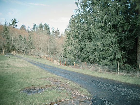 3rd image of 44058 Peterson Ln
