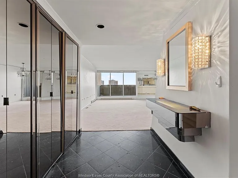 380 Pelissier St #1302 — Photo 4