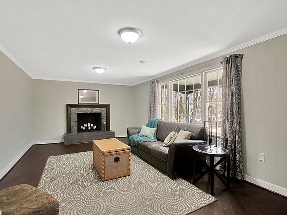 5th image of 8338 Avignon Dr