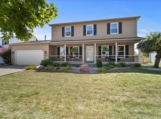 404 Lake Shore Cir, Bloomington, IL 61704