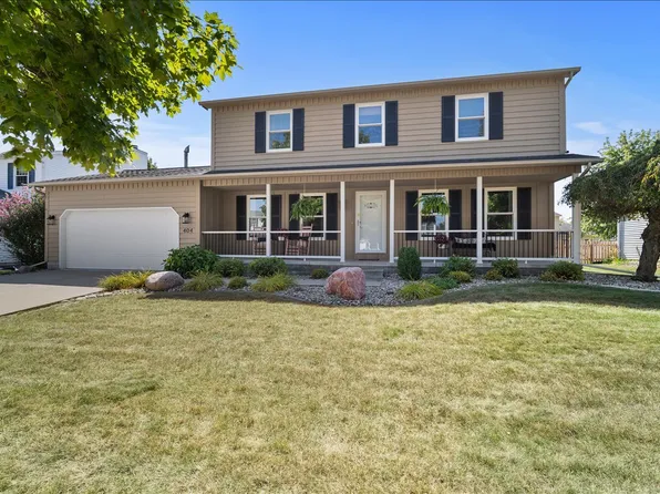 404 Lake Shore Cir, Bloomington, IL 61704