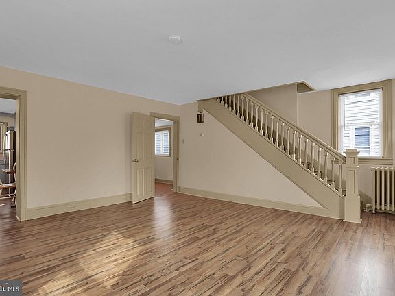 4th image of 33 N Baltimore Ave