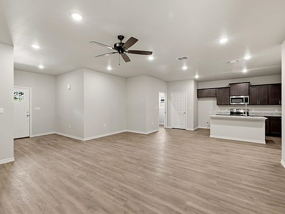 5th image of 514 Ranier Dr