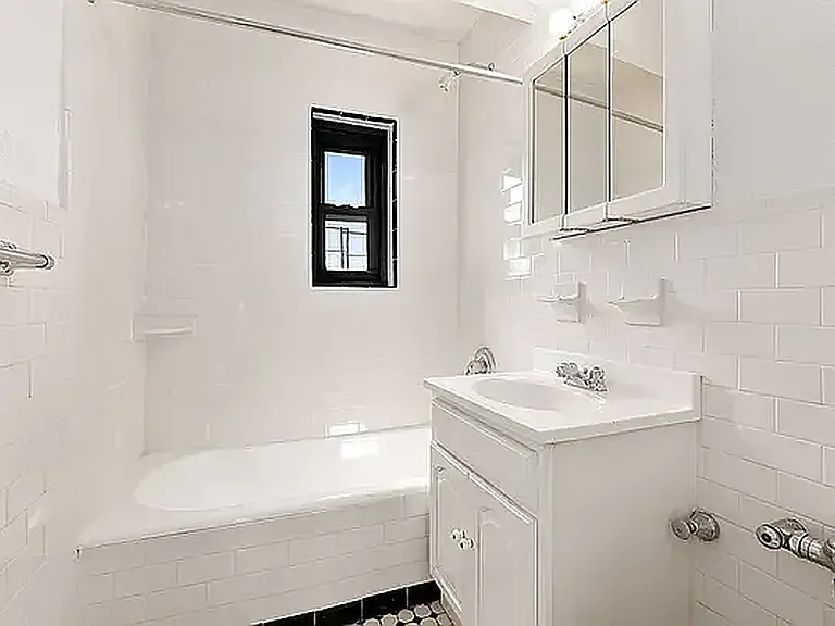 2728 Henry Hudson Pkwy #A31 — Photo 6