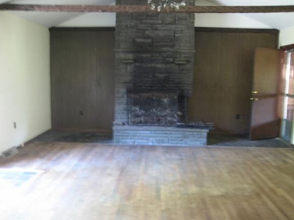 4th image of 13 Belair Dr