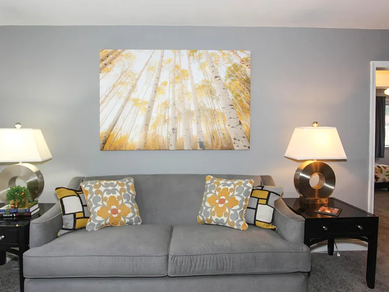 College Gardens Apartments and Townhouses — Photo 2