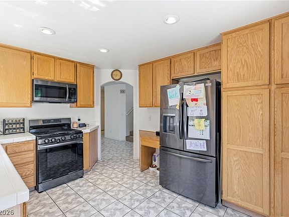 4th image of 1104 Milpas Ln