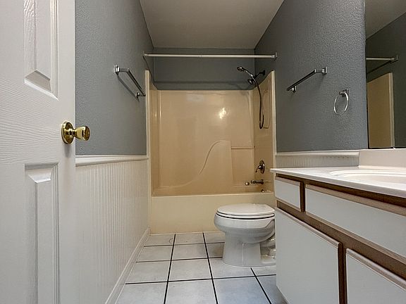 5th image of 1241 Buttercup Ln
