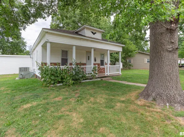 1308 W Walnut St, Marion, IL 62959