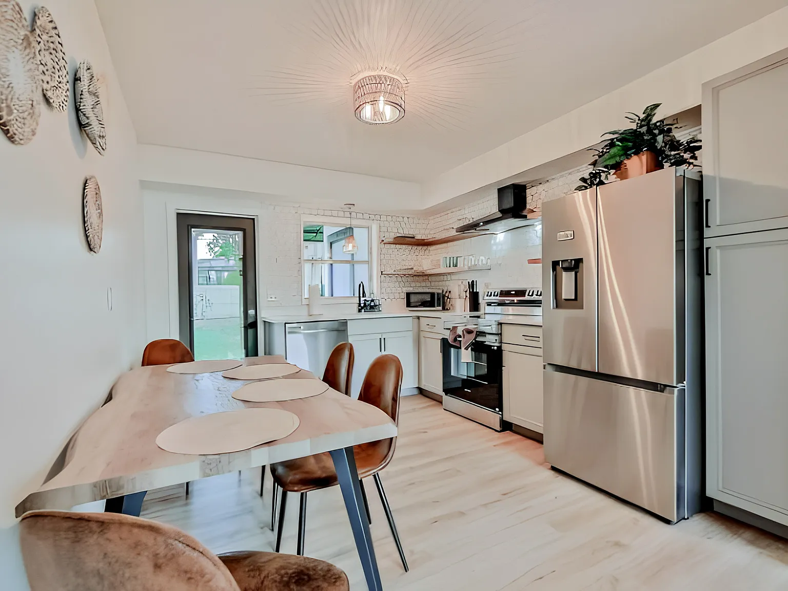 2 bed, 1.0 bath, 800 sqft, $1,819 — Photo 4