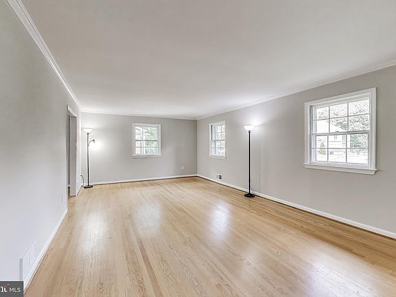 5th image of 2403 Sherwood Hall Ln