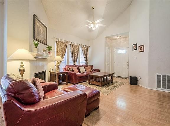 3rd image of 1364 Mimosa Ln