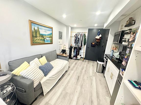 2nd image of 868 New York Ave #5