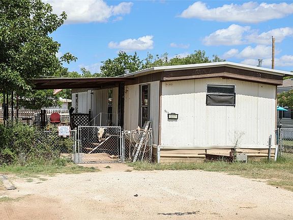 3rd image of 501 Western Hills Dr