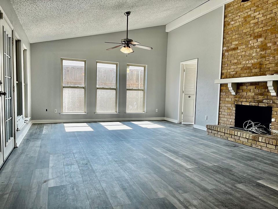 1st image of 3205 E Park Blvd