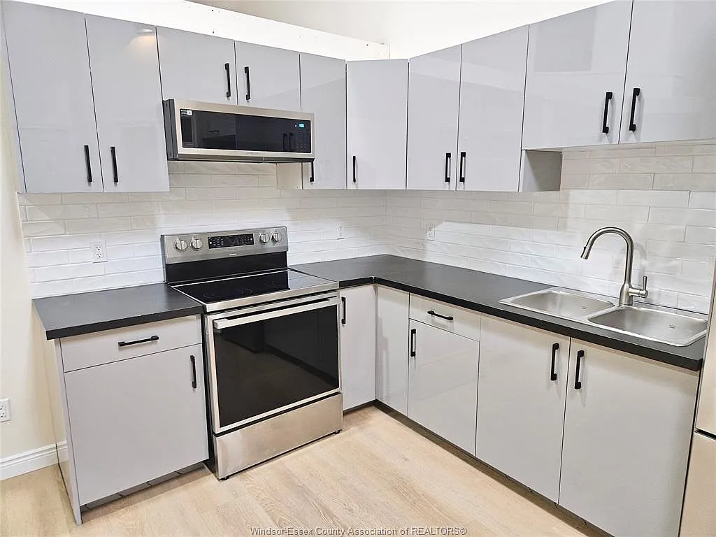 3 bed, $1,900 — Photo 4