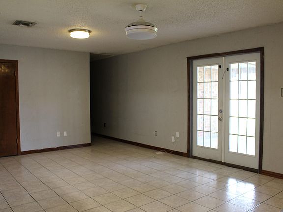 3rd image of 1708 Montana Ave