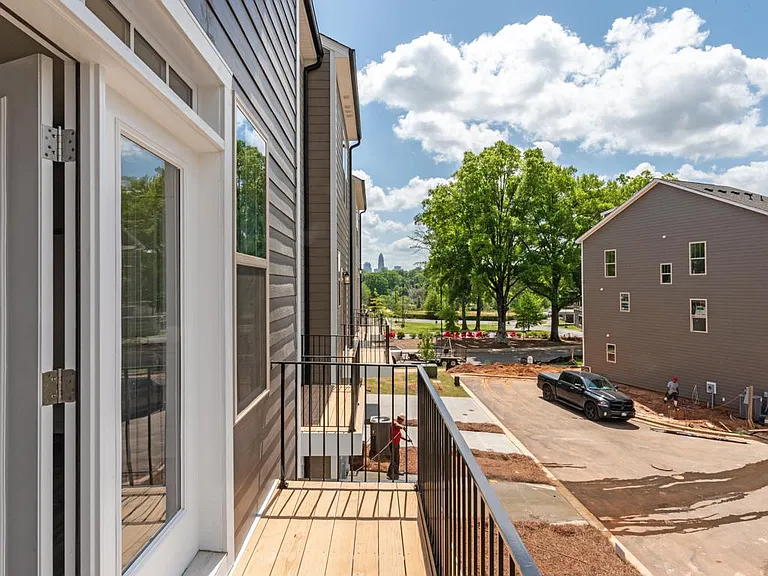 2923 W Trade St — Photo 25