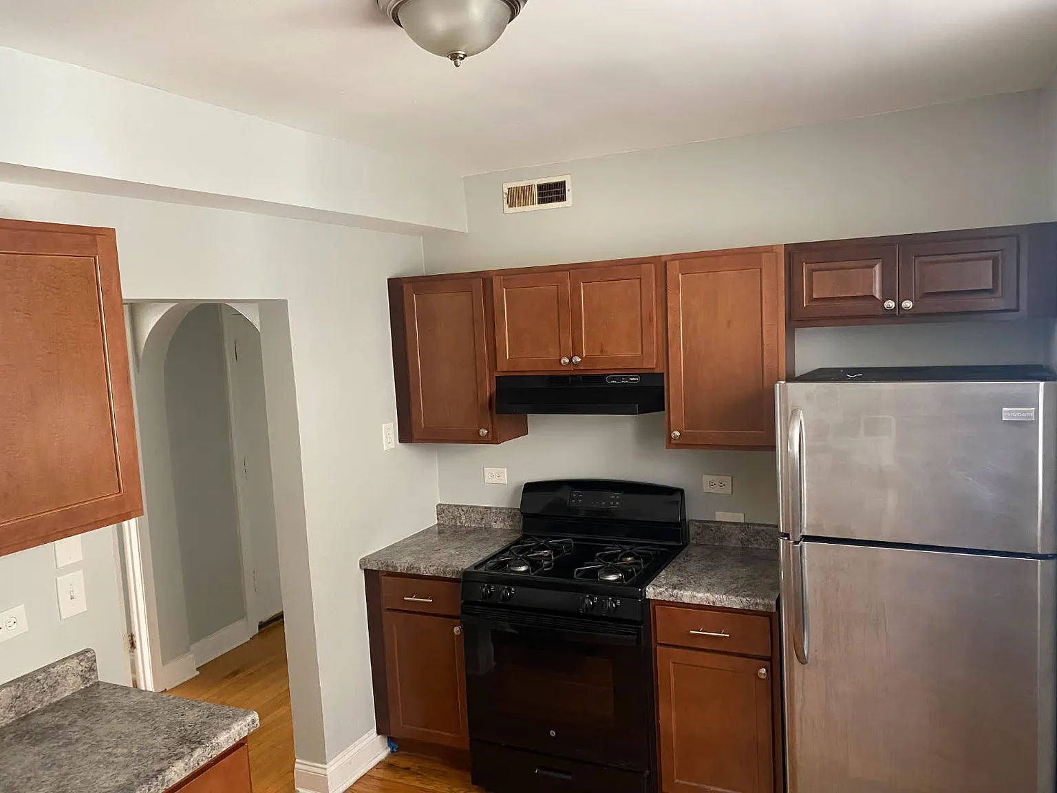 2 bed, 900 sqft, $1,600 — Photo 3