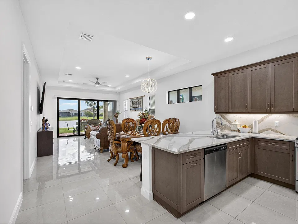 4805 Saint Armands Way