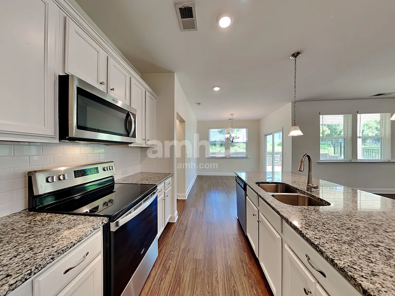 3 bed, 2.5 bath, 2070 sqft, $2,475 — Photo 3