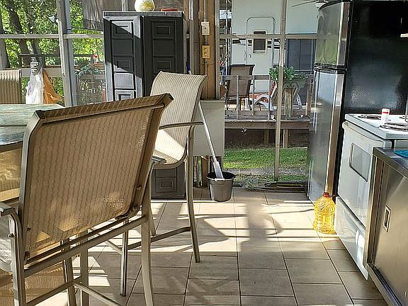 Full outside kitchen
