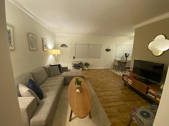 5th image of 11470 Moorpark St #7