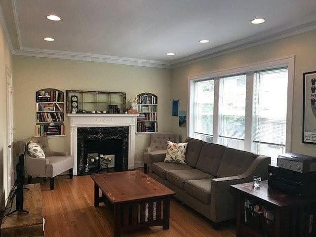 1st image of 1418 W Berwyn Ave APT 2