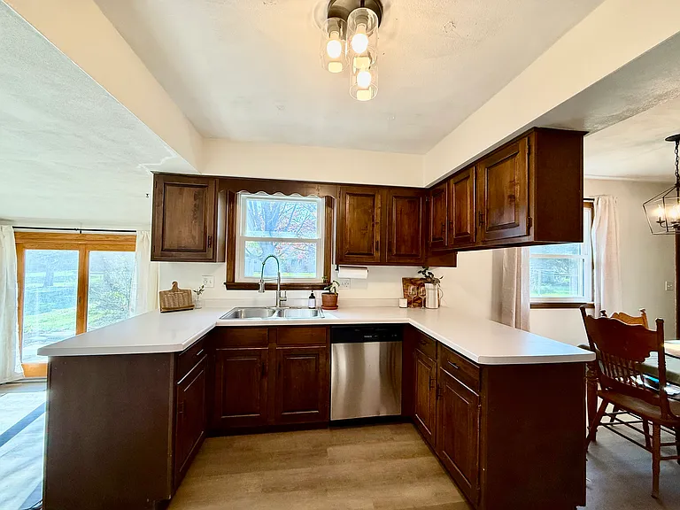 2315 N Claremont Dr — Photo 17