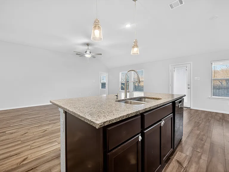 2704 Rambling Rd — Photo 11
