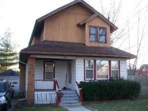 657 Oak St photo 1