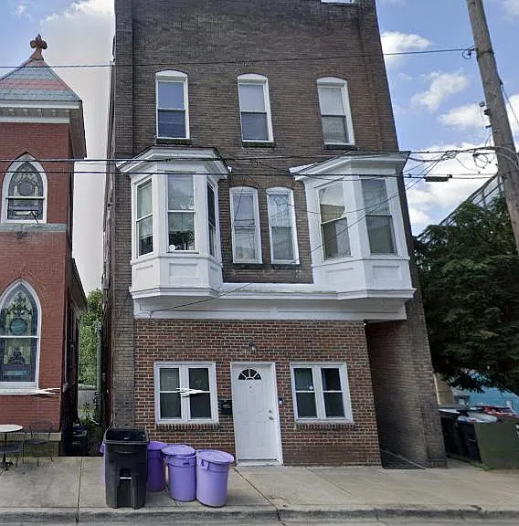 121 W Potomac St — Photo 1