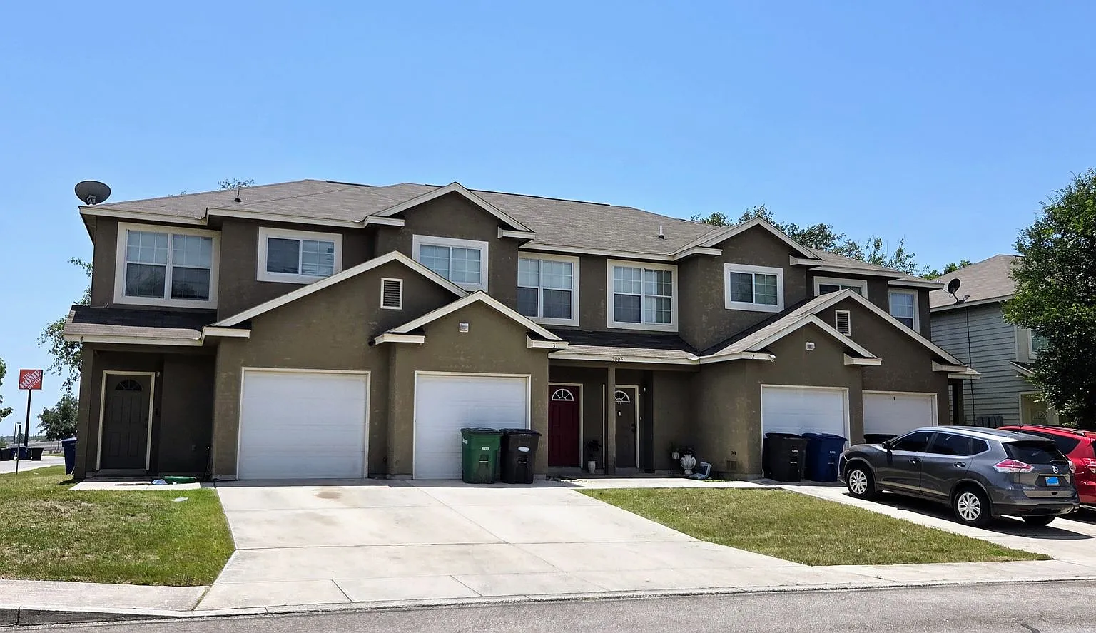 The Gardens at The Summit~Three Bedroom Townhome~Garage~Backyard — Photo 1