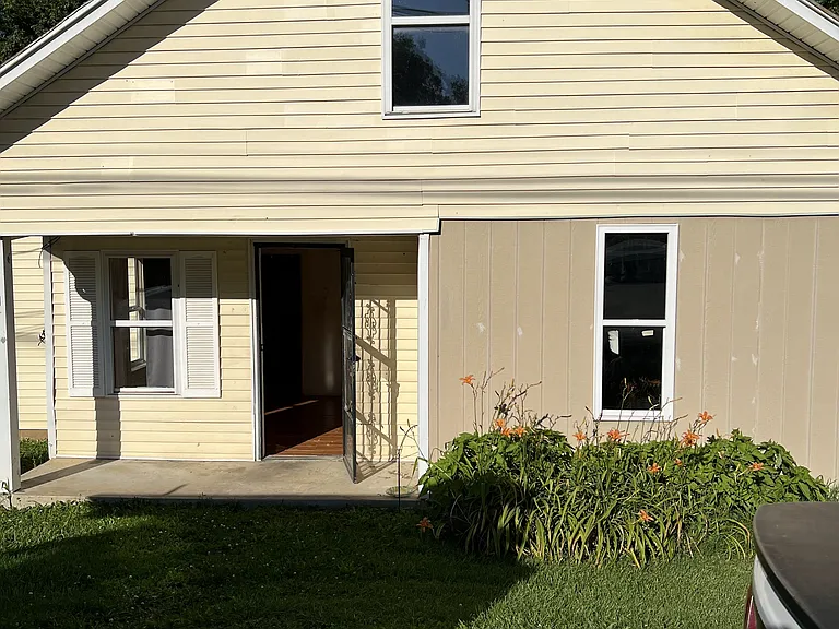 221 Sunset Ave — Photo 1