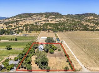 9884 Table Rock Rd, Central Point, OR 97502