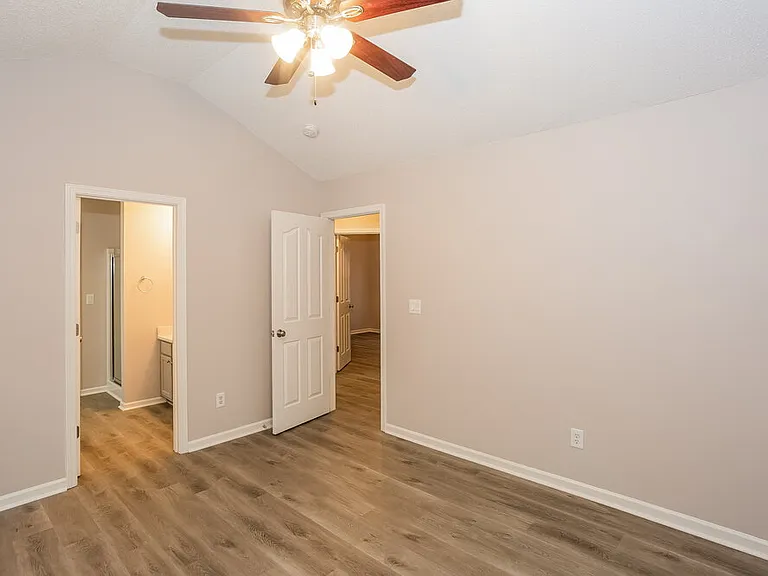 5902 Shining Oak Ln — Photo 13