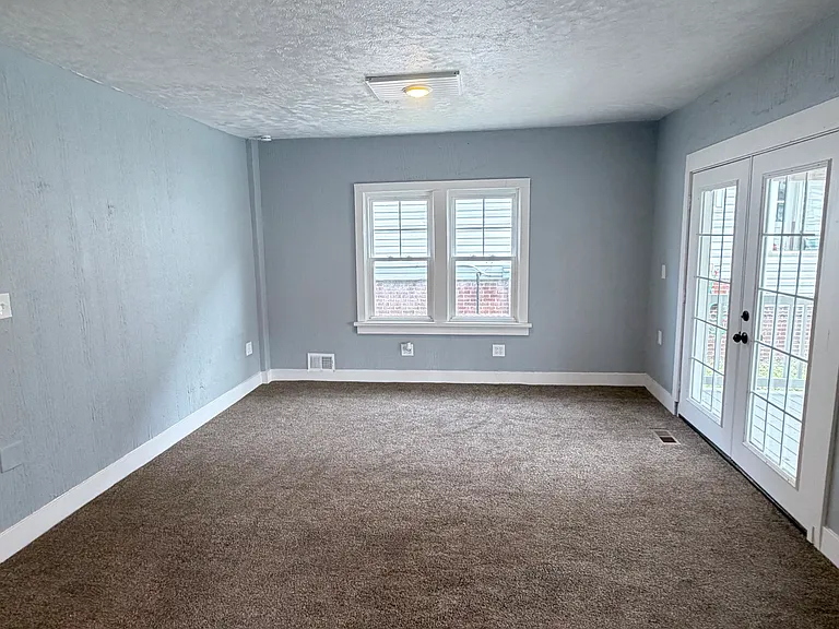 722 Iona Ave — Photo 5
