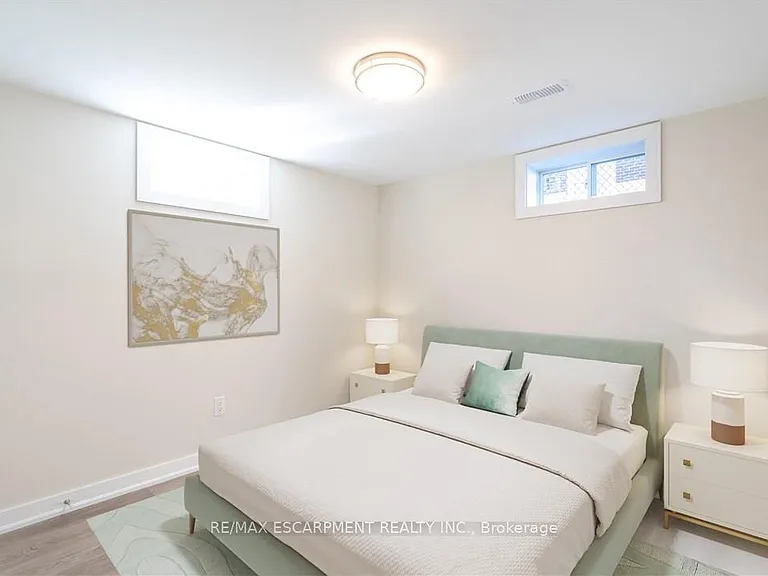 749 Upper Ottawa St #2 — Photo 4