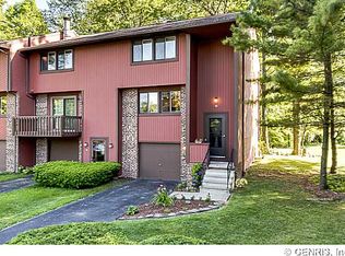 40 Broxbourne Dr, Fairport, NY 14450