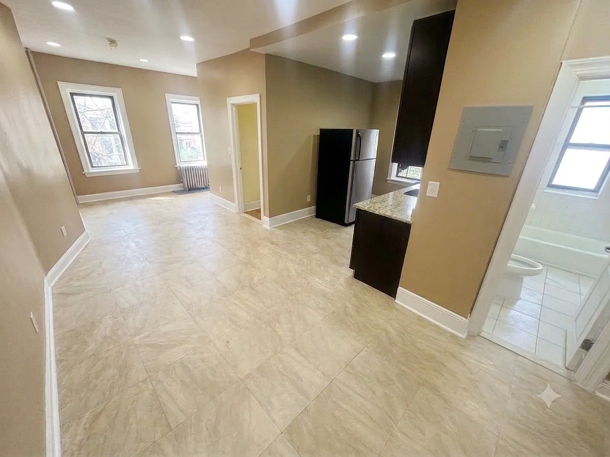 2 bed, 779 sqft, $1,999 — Photo 3