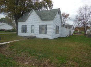 1110 Illinois St, Edgewood, IL 62426
