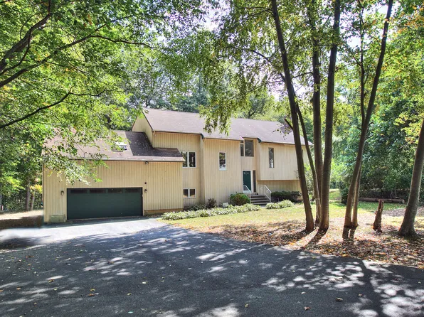 58 Farm Brook Court, Hamden, CT 06514