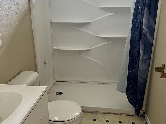 4th image of 1334 Clare Dr